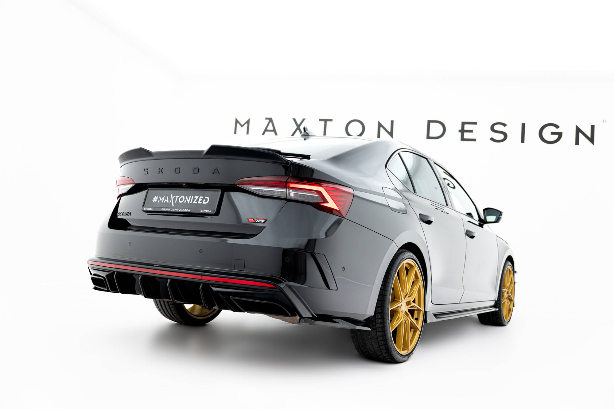 Achterzij Spoilers V.3 Skoda Octavia RS Liftback MK4 / MK4 Facelift Maxton Glanzend zwart