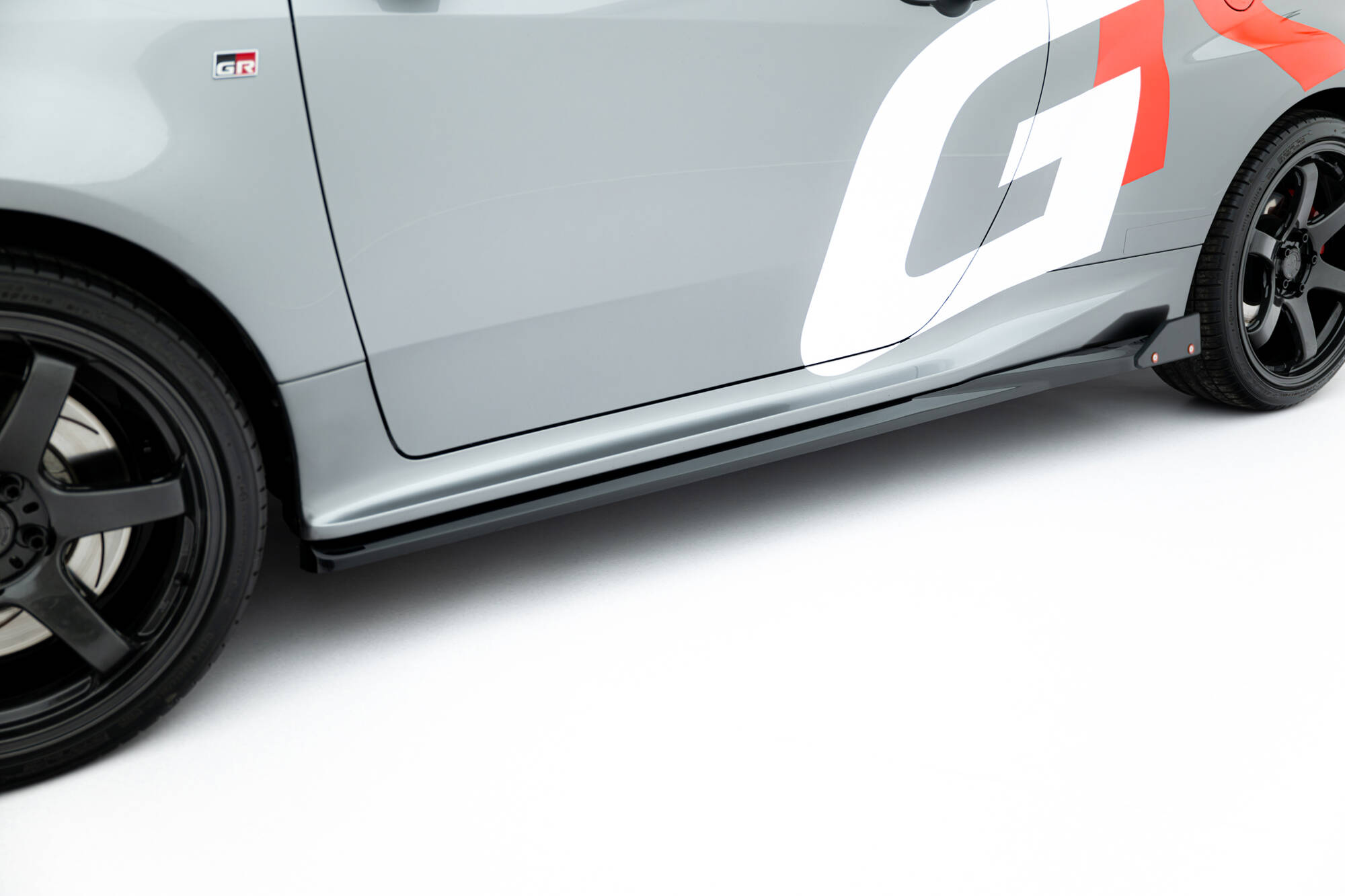 Zijskirts + Flaps Toyota GR Yaris MK4 Facelift Maxton Glanzend zwart
