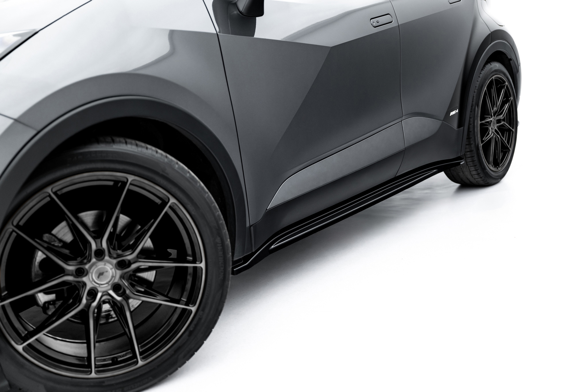 Bodykit Toyota C-HR Mk2 glans zwart