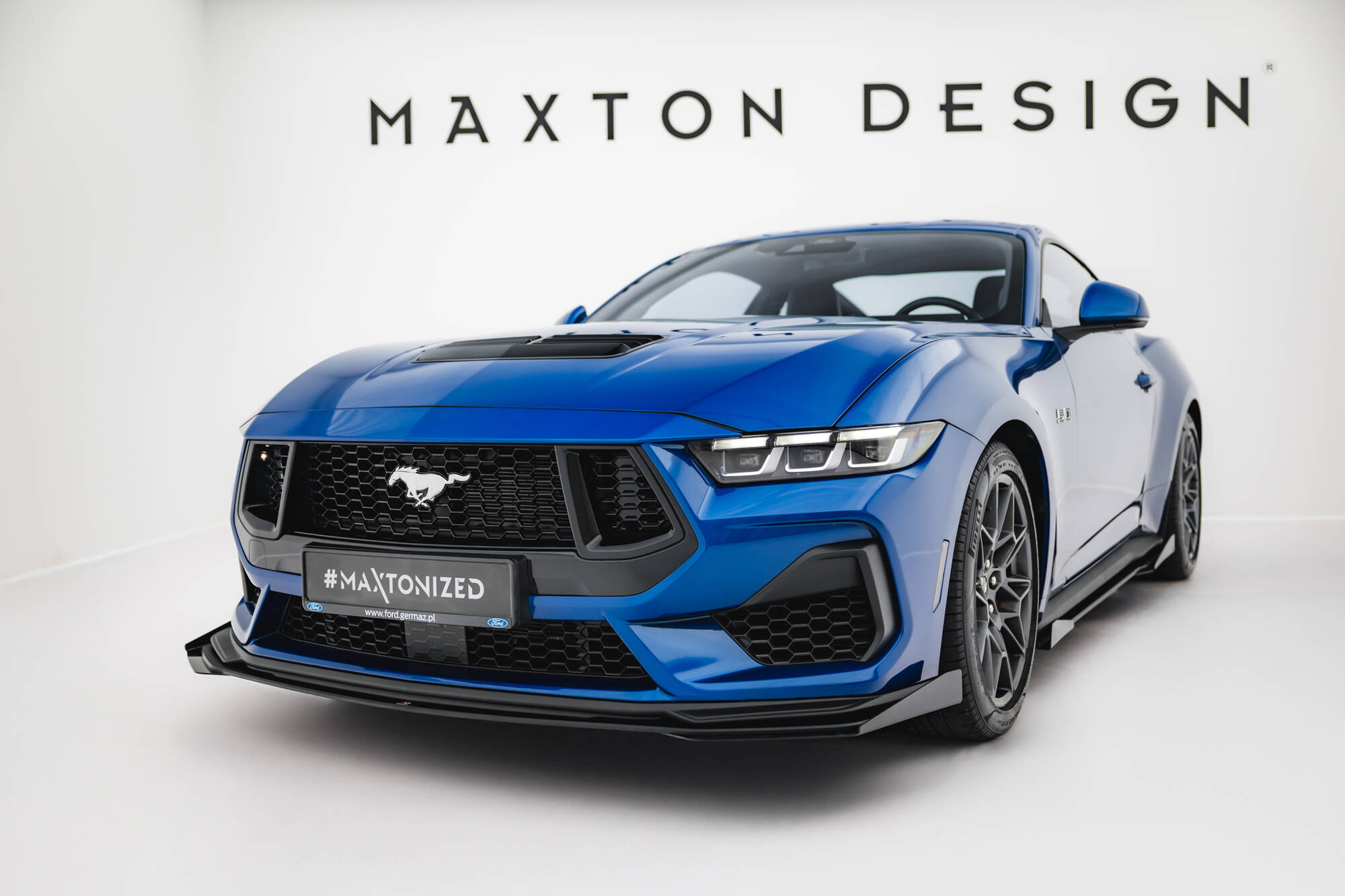 Street Pro Voorspoiler + Flaps Ford Mustang GT MK7 Maxton Glanzend zwart