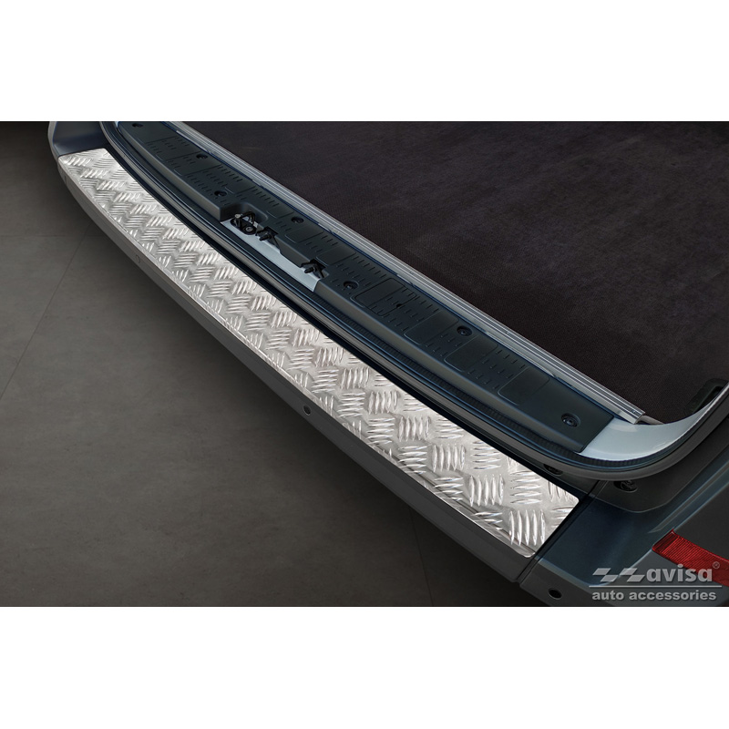 RVS Achterbumperprotector  Volkswagen Crafter & MAN TGE 2017- 'Riffled' ('XL'-version)