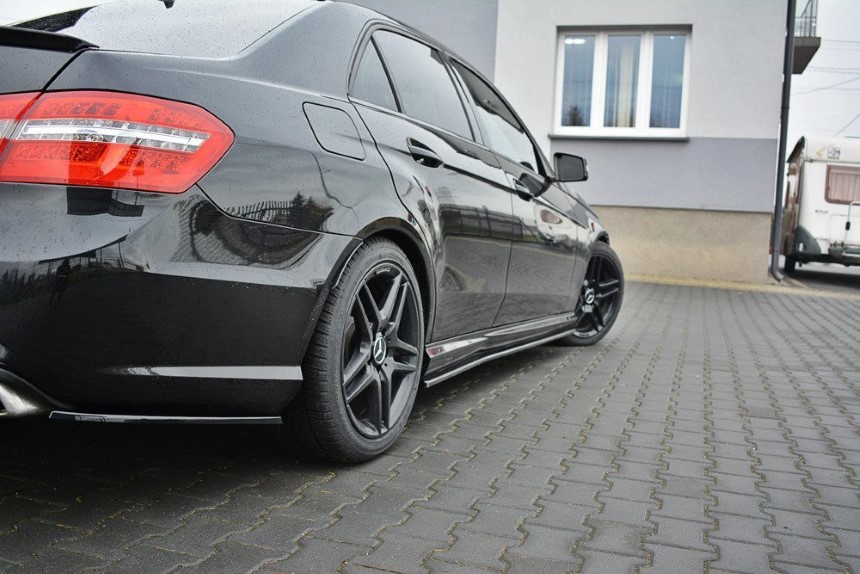 Zijskirts Mercedes E63 AMG W212 Maxton Design glans zwart