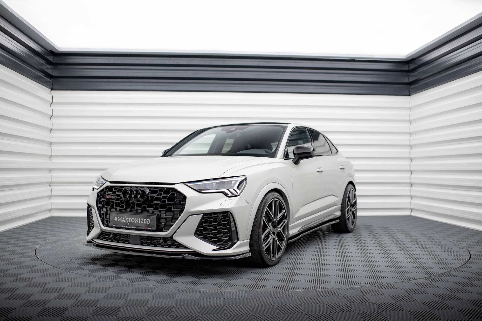 Voorspoiler Audi RSQ3 Maxton Glans Zwart V.1