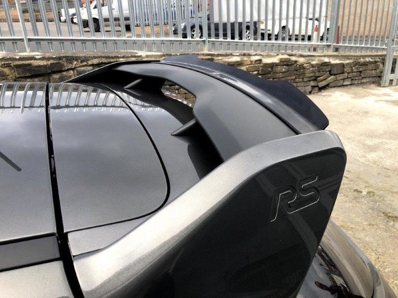 Spoilerkap Ford Focus RS Mk3 V.2 Glanzend Zwart