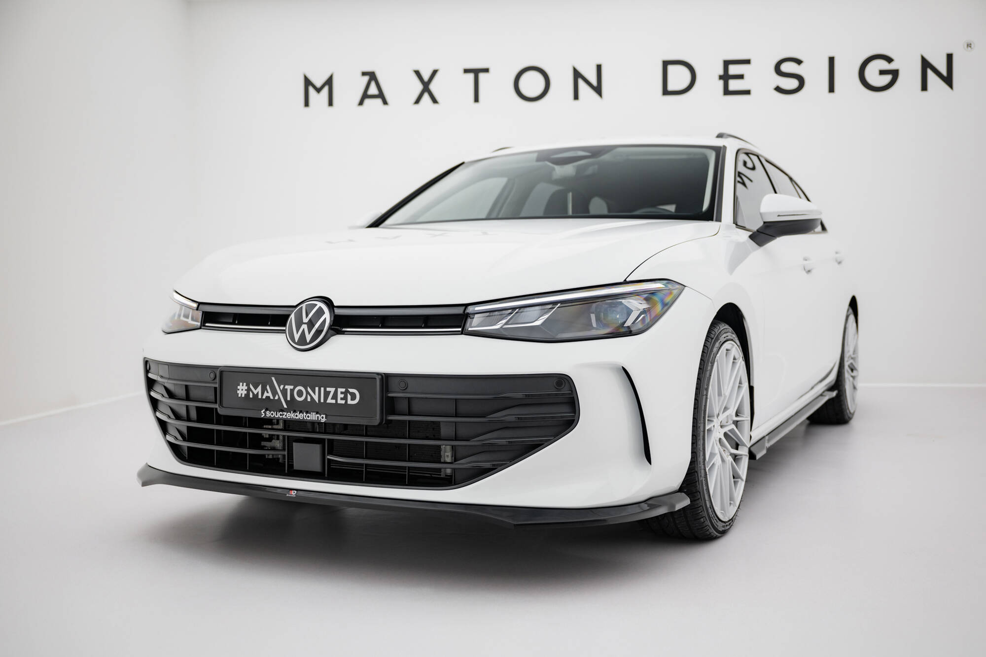 Bodykit Volkswagen Passat B9 Maxton Glanzend zwart