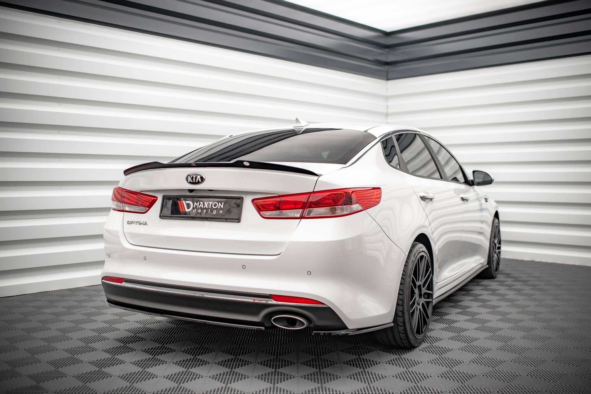 Bodykit Kia Optima MK4 Maxton Glanzend zwart