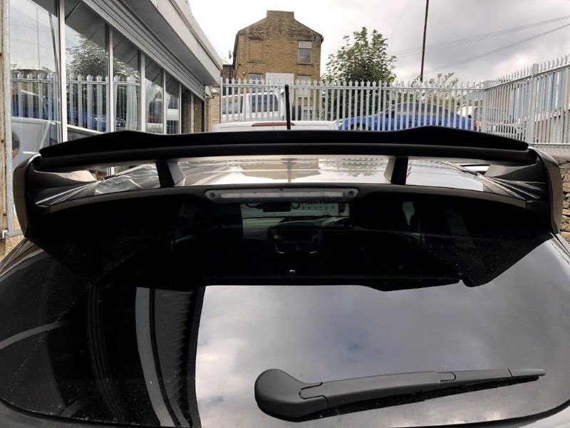Spoilerkap Ford Focus RS Mk3 V.2 Glanzend Zwart