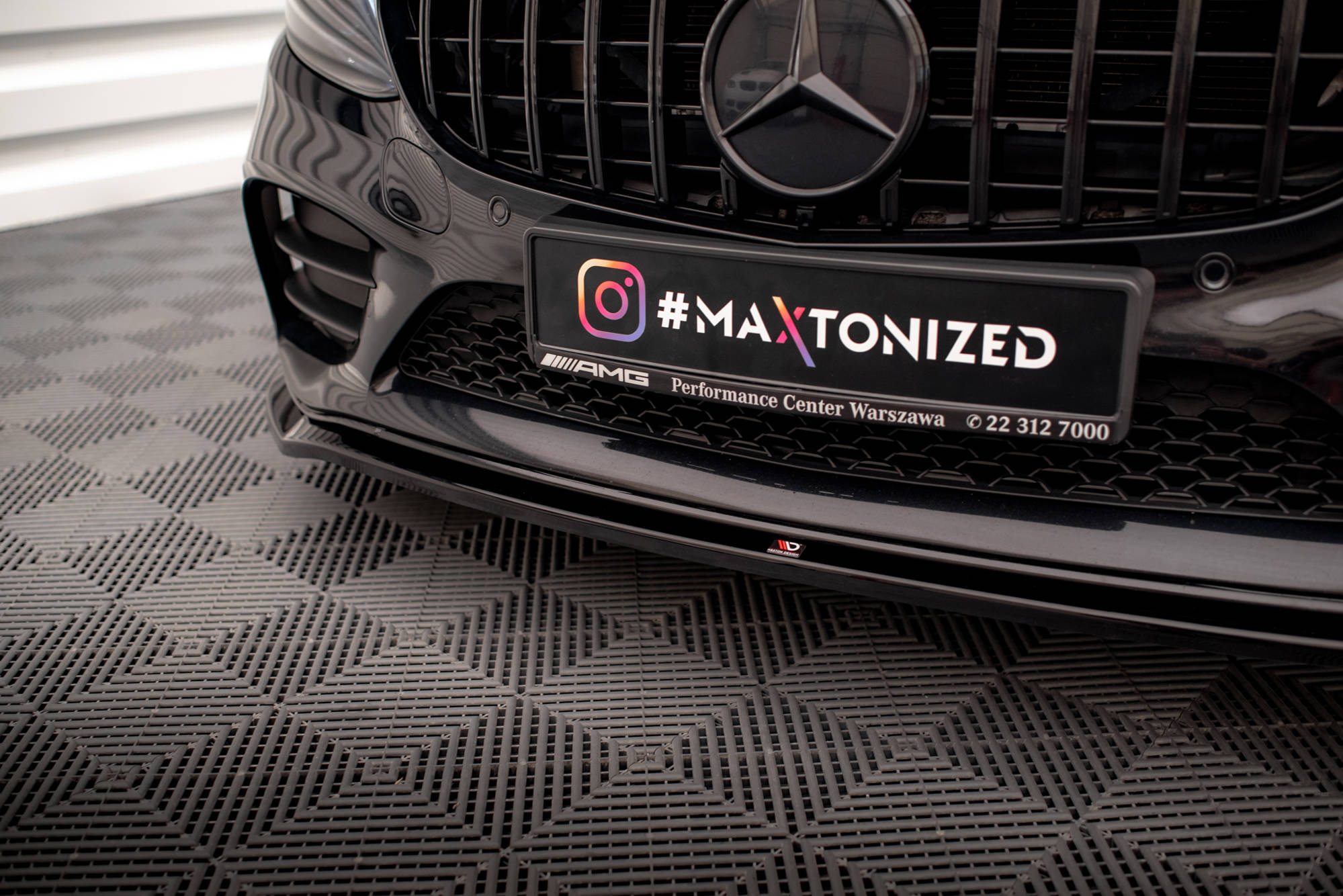 Bodykit Mercedes-Benz C AMG-Line Sedan / Estate W205 Facelift / S205 Facelift Maxton Glanzend zwart