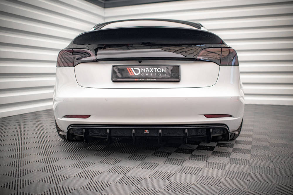 Diffuser V.2 Tesla Model 3 Gloss-Black Maxton