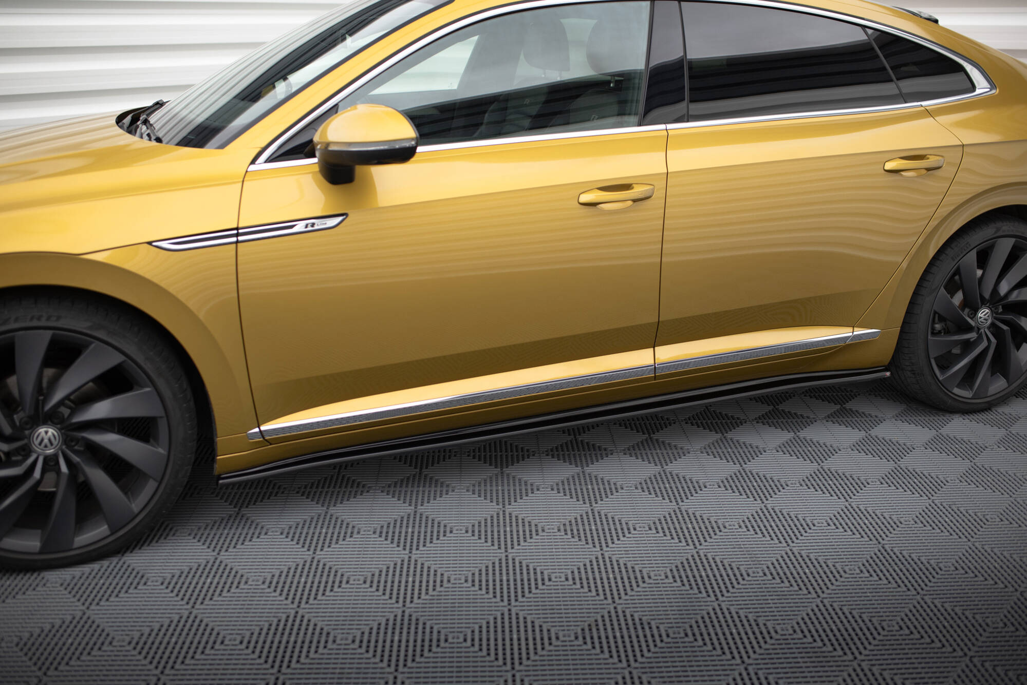 Bodykit Volkswagen Arteon R-Line Maxton Glanzend zwart