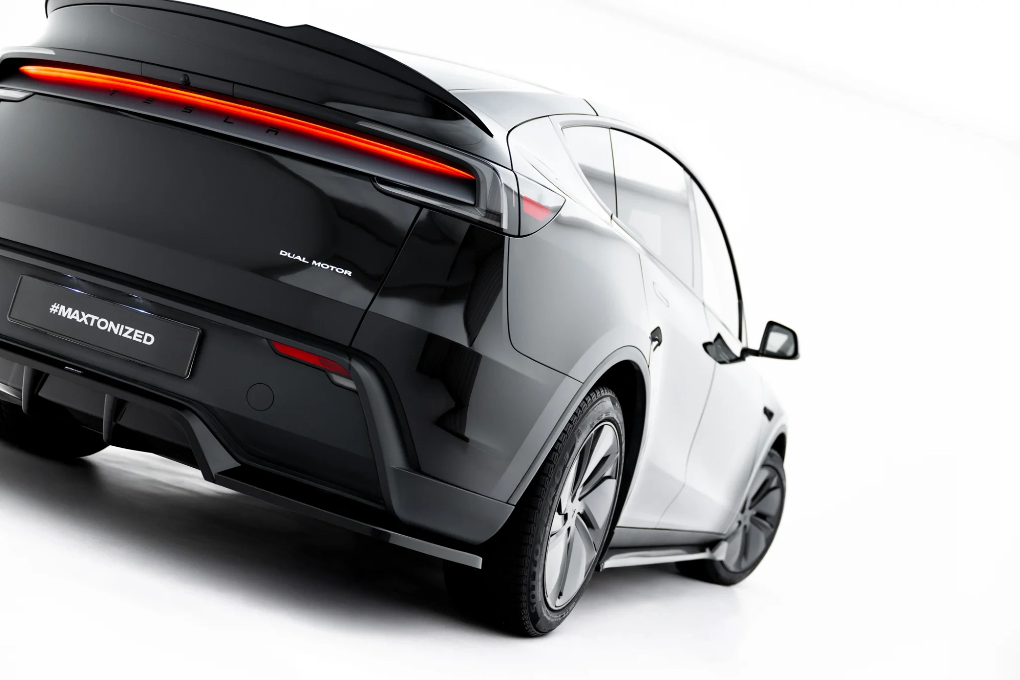 Diffuser Tesla Model Y Premium Mk1 Facelift Maxton Glans Zwart