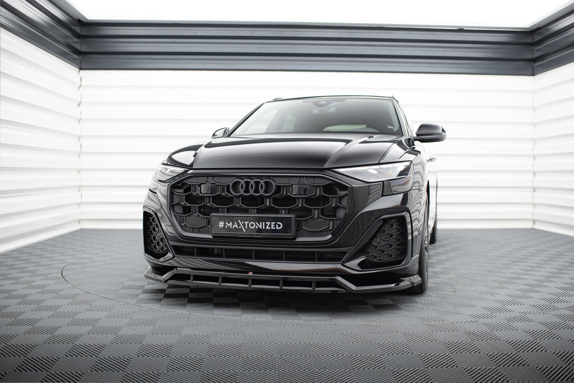 Bodykit Audi SQ8 / Q8 S-Line MK1 Facelift Maxton glanzend zwart