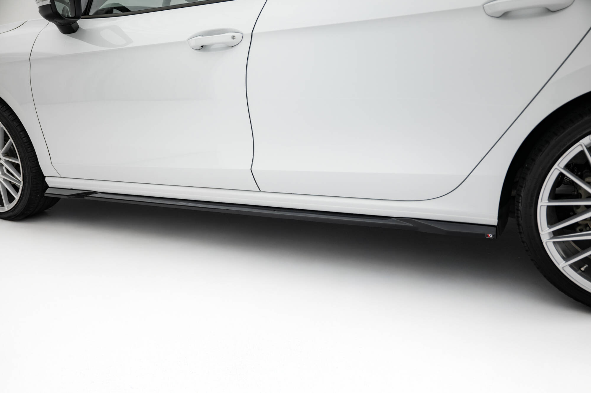Bodykit Volkswagen Passat B9 Maxton Glanzend zwart