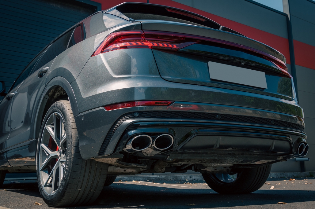 Audi Q8 SQ8 Diffuser S-Line Glans Zwart Zilveren Sierstukken
