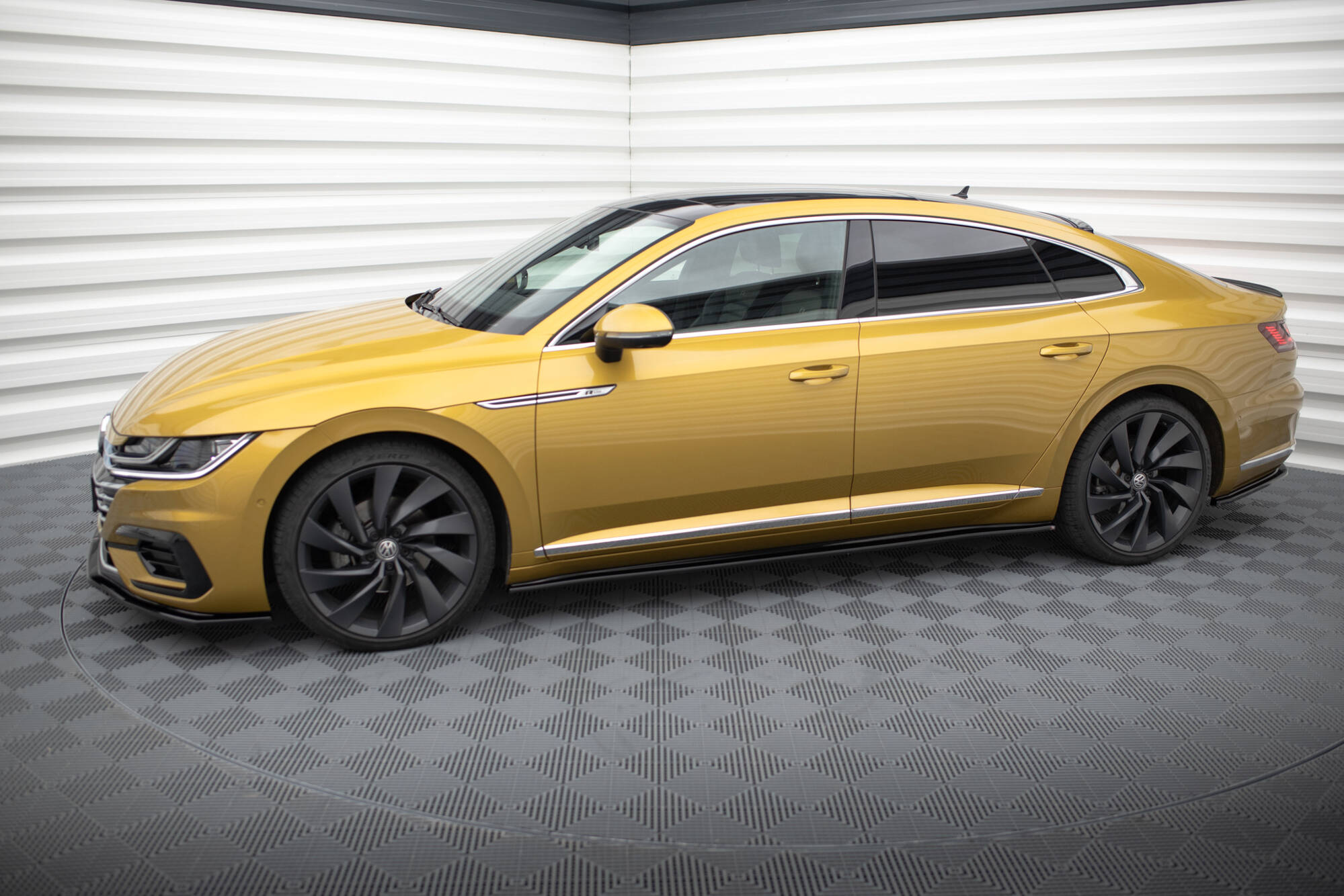 Bodykit Volkswagen Arteon R-Line Maxton Glanzend zwart