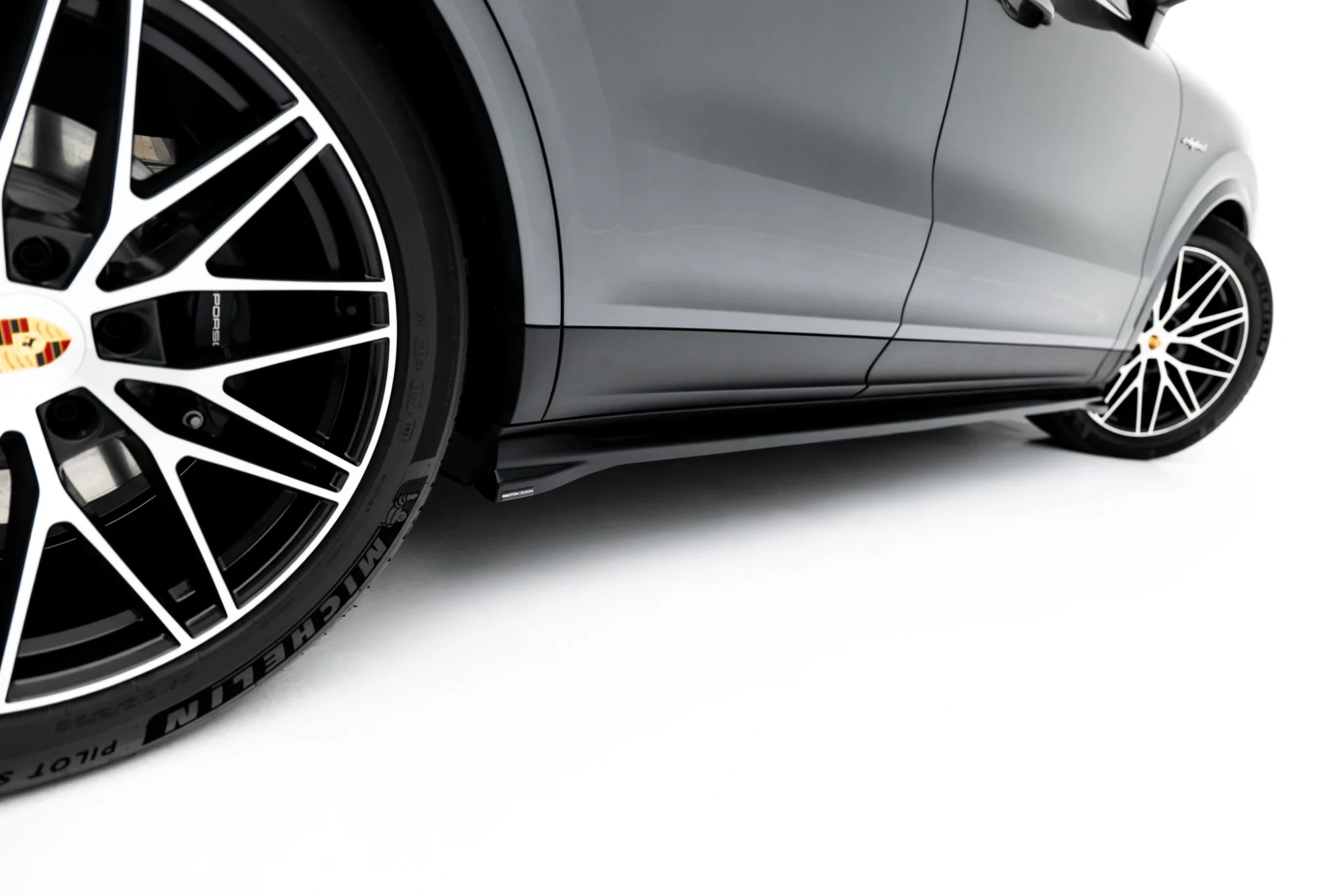 Zijskirts Porsche Cayenne Sport Design 18-23 Maxton Glans Zwart