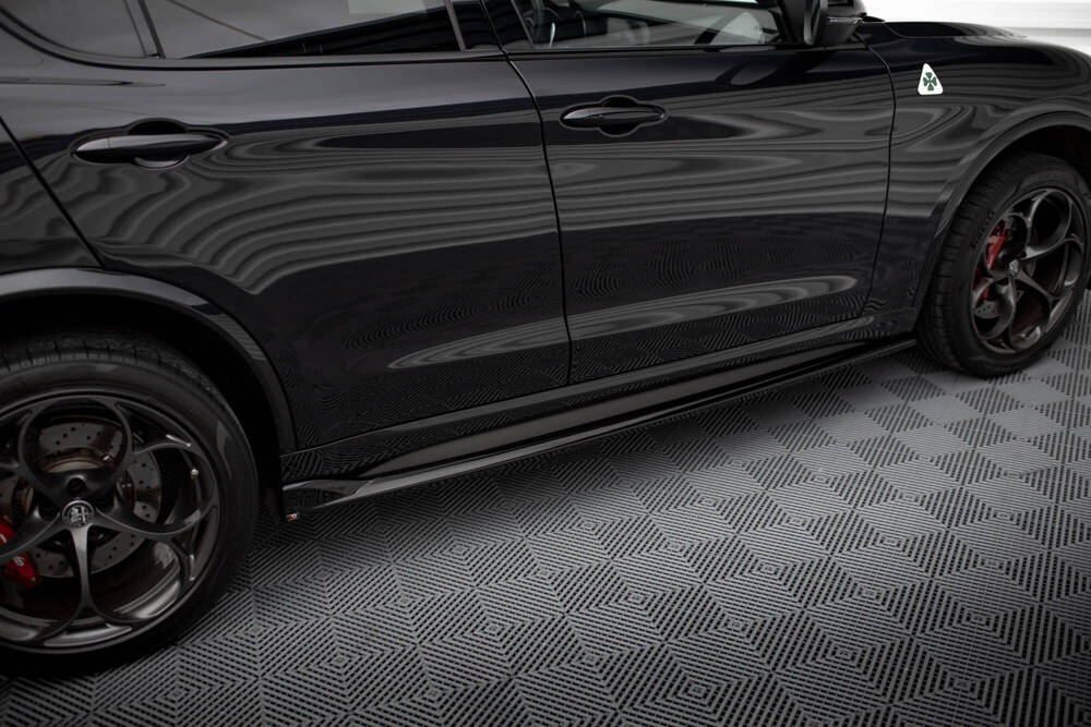 Zijskirts Alfa Romeo Stelvio Quadrifoglio Maxton Glans Zwart