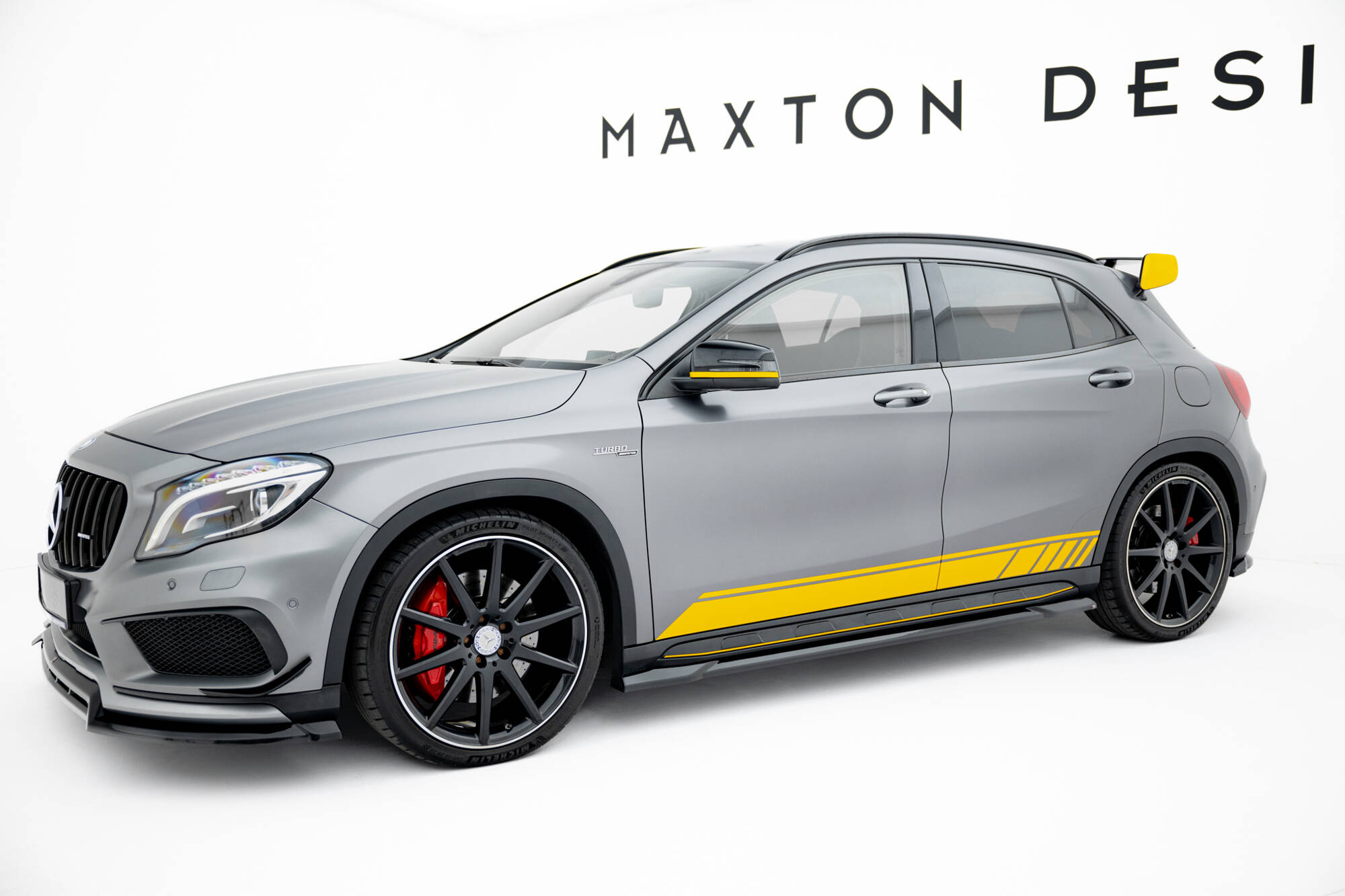 Bodykit Mercedes-Benz GLA 45 AMG Off-roader X156 Maxton Glanzend zwart