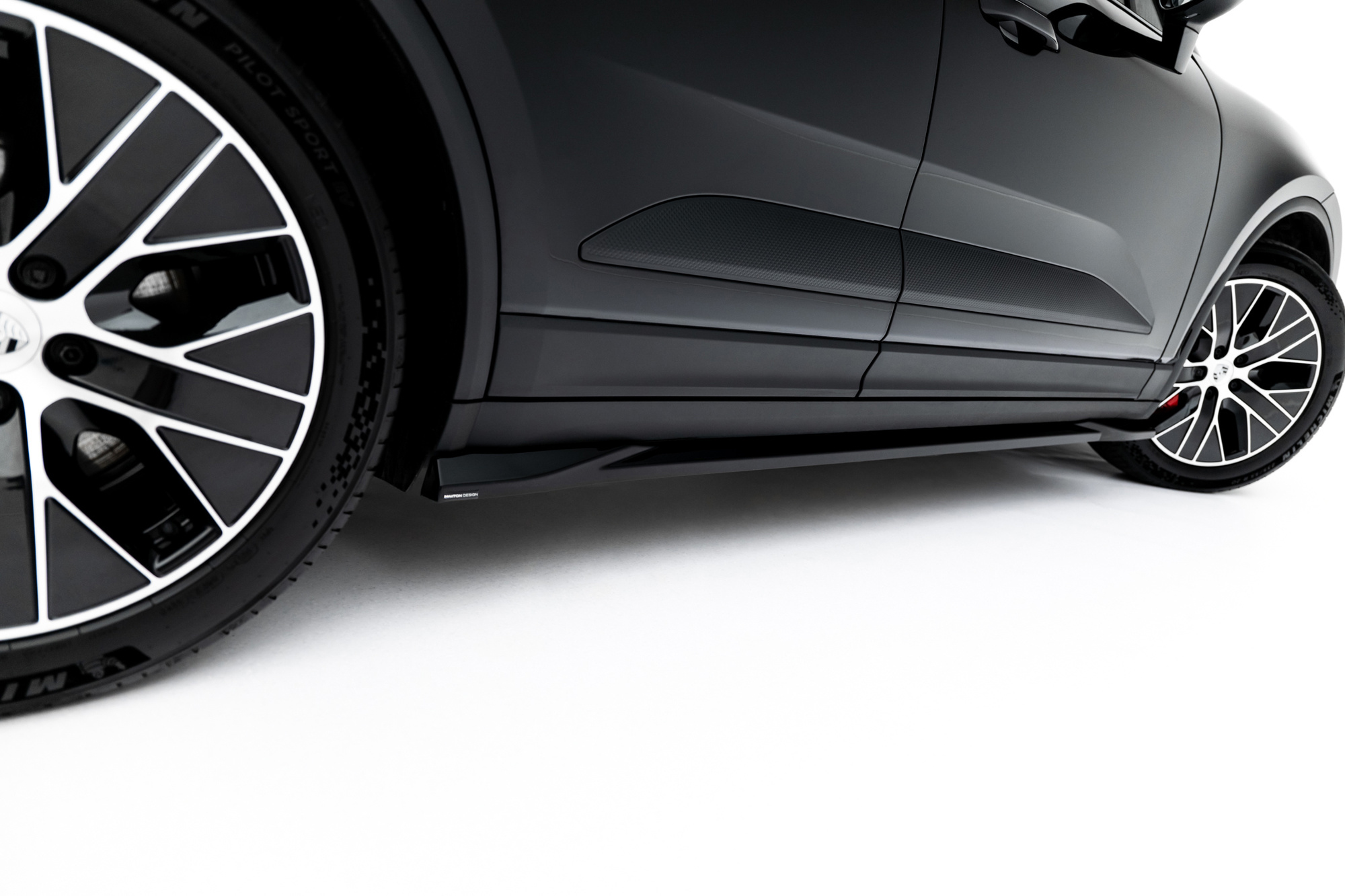 Zijskirt Porsche Macan EV Mk1