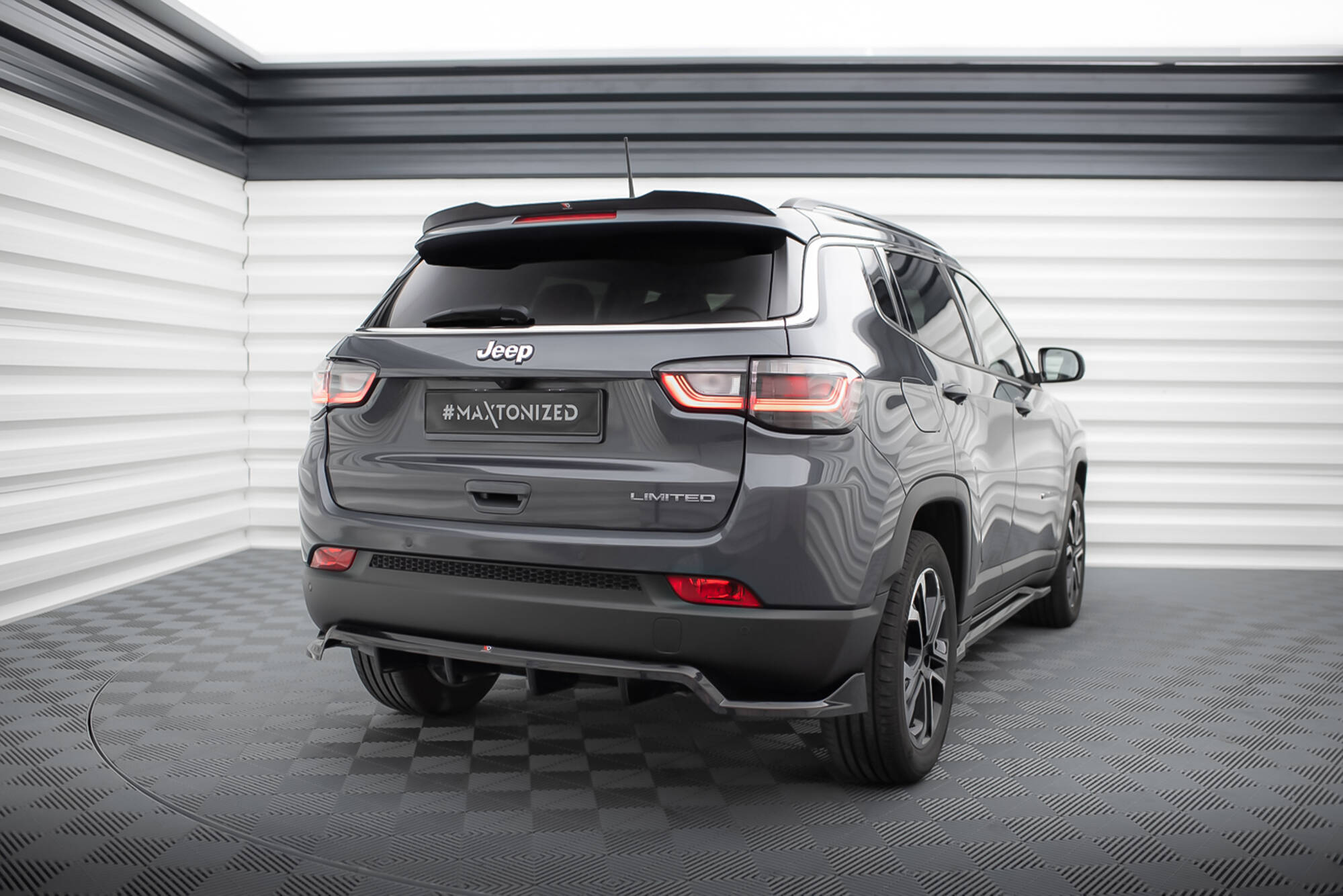 Bodykit Jeep Compass Limited MK2 Facelift Maxton Glanzend zwart