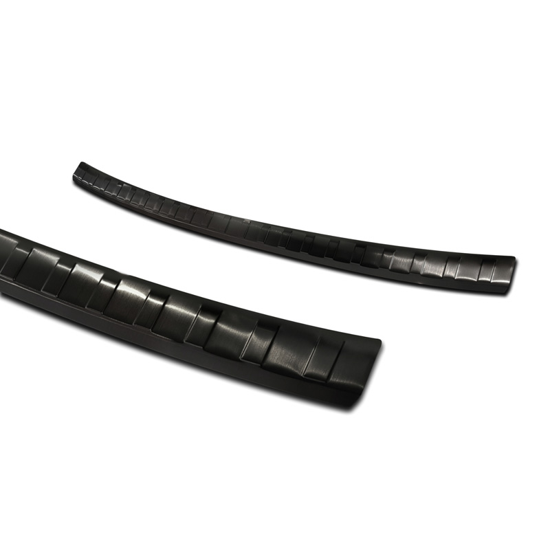 Zwart RVS Achterbumperprotector  Volkswagen Golf VIII HB 5-deurs 2020-2024 & FL 2024- 'Ribs'