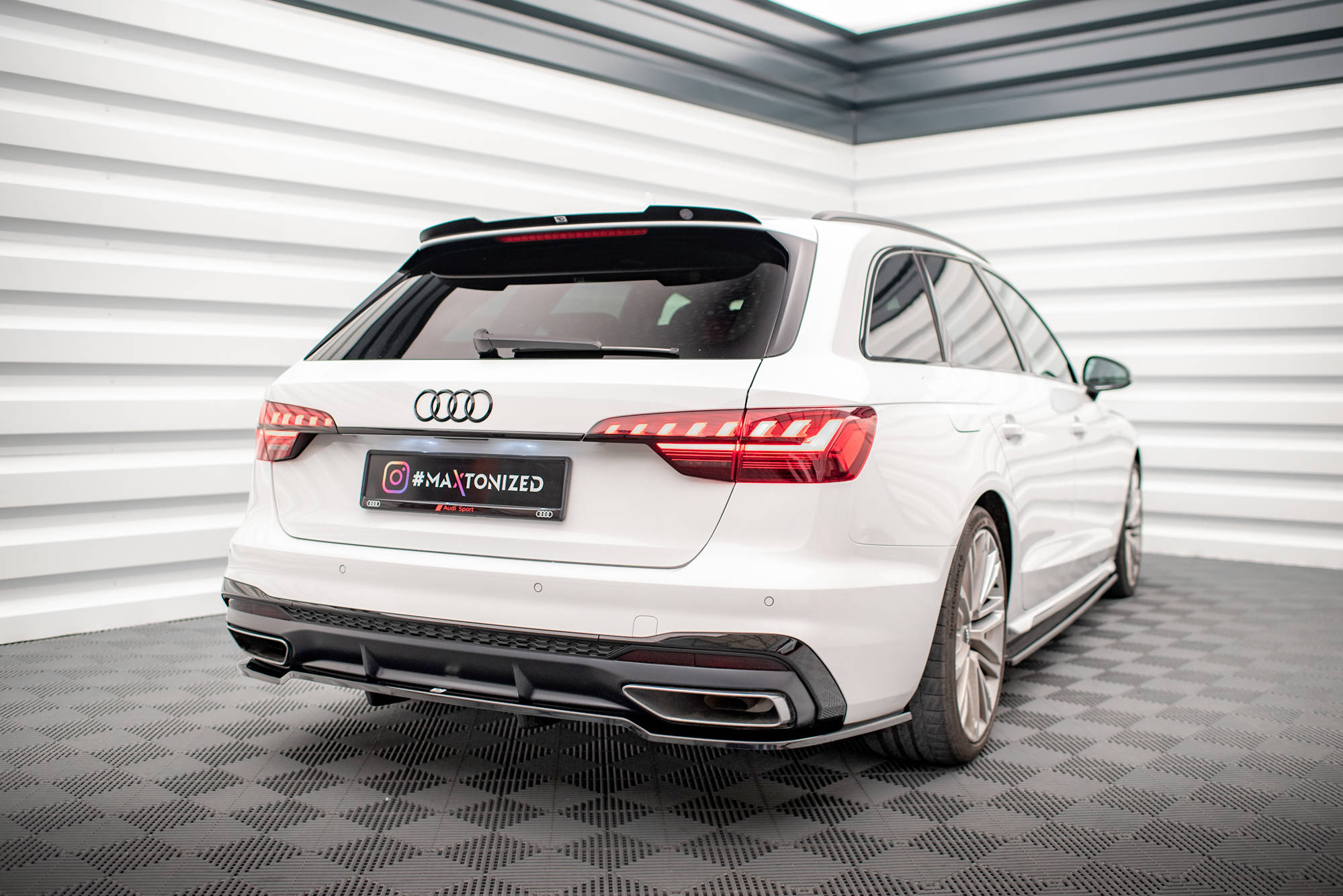 Bodykit Audi A4 S-Line B9 Facelift Maxton Glanzend zwart