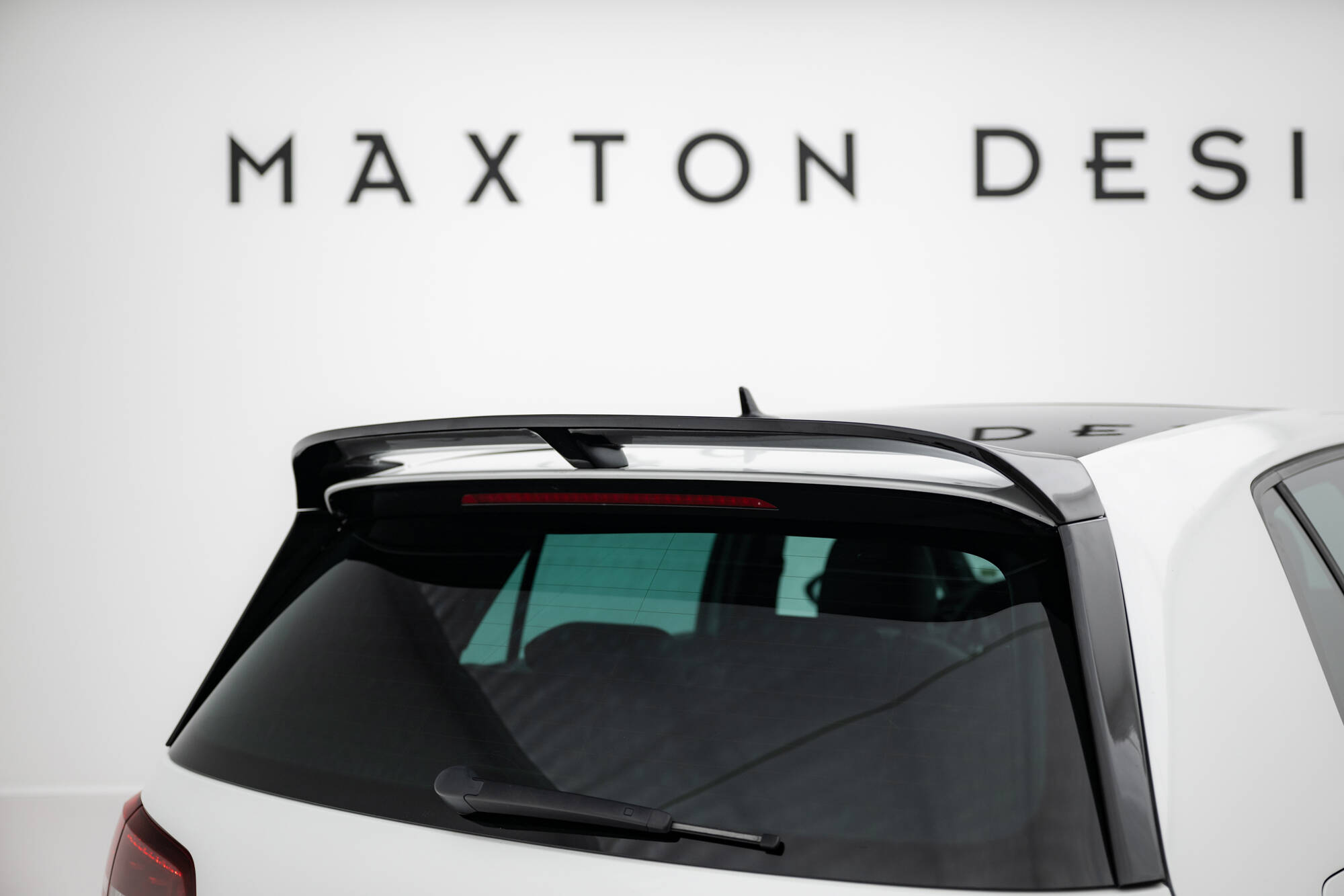 Spoiler Volkswagen Golf R / GTI / R-Line Hatchback Mk7 / Mk7 Facelift Maxton Glanzend zwart