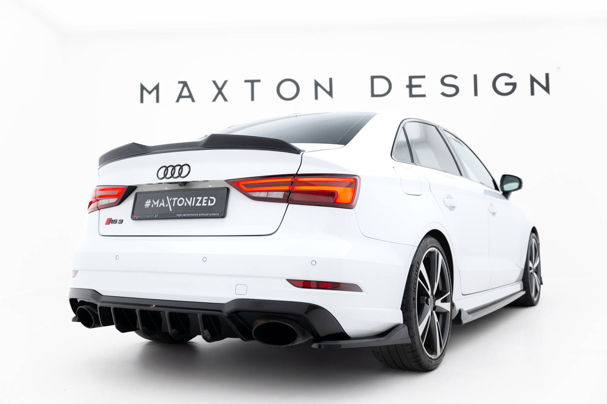 Achter Diffuser V.2 Audi RS3 Sedan 8V Facelift Maxton Glanzend zwart