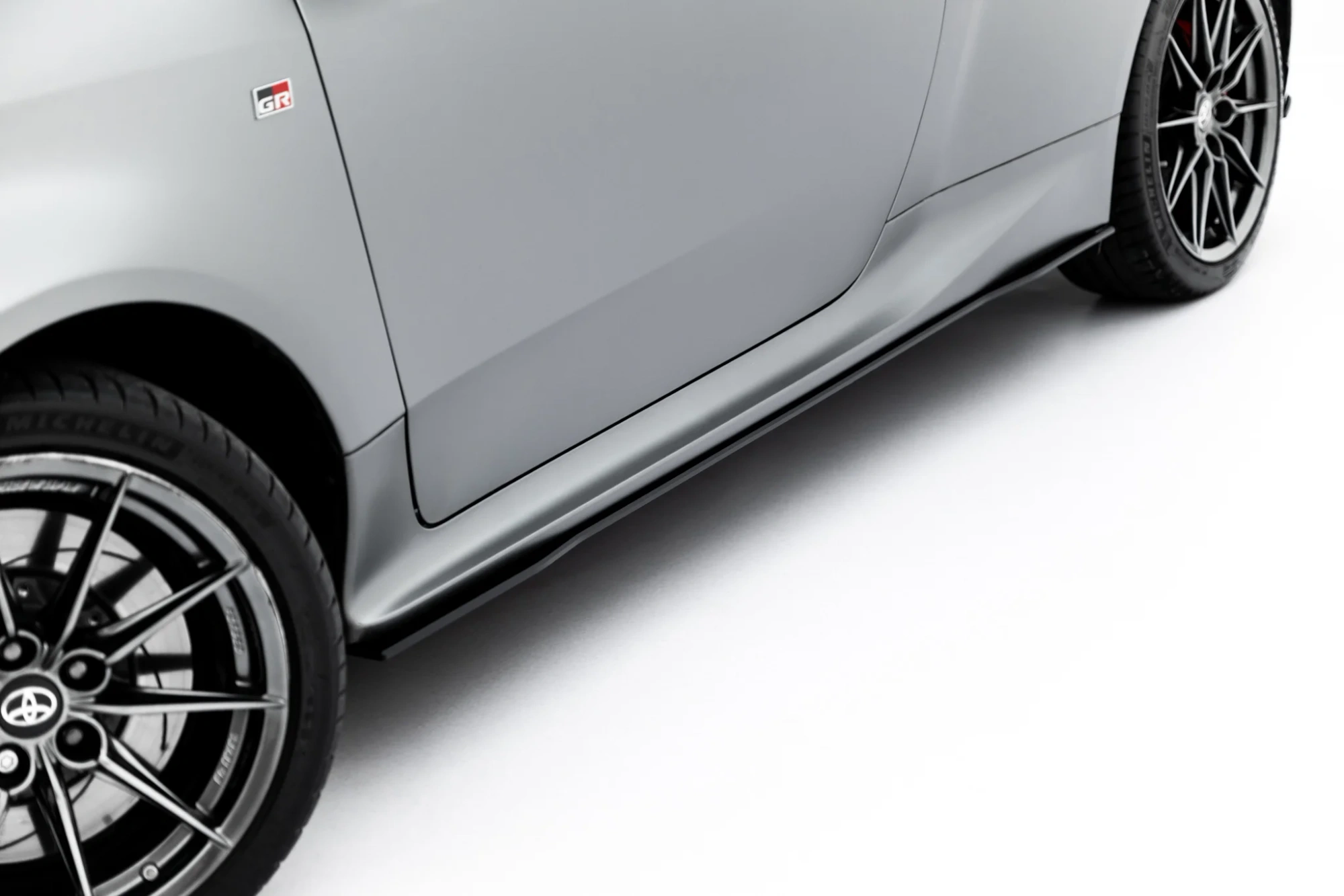 Zijskirts Toyota GR Yaris Mk4 Facelift – Maxton Street Pro Side Skirts