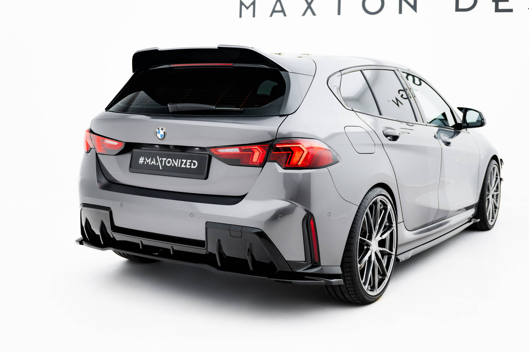 Bodykit V.3 BMW 1 M-Pack F70 Maxton Glanzend zwart