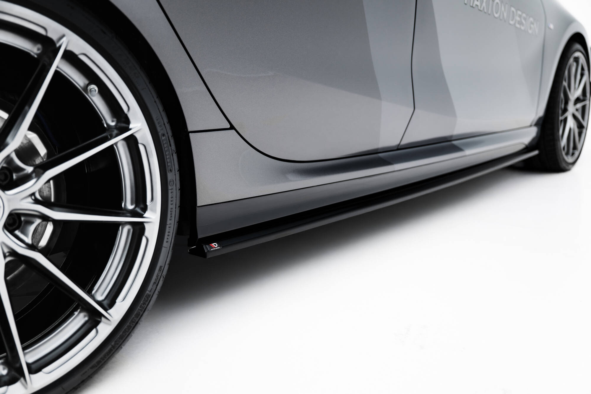 Zijskirts V.1 BMW M135i / 1 M-Pack F70 Maxton Glanzend zwart