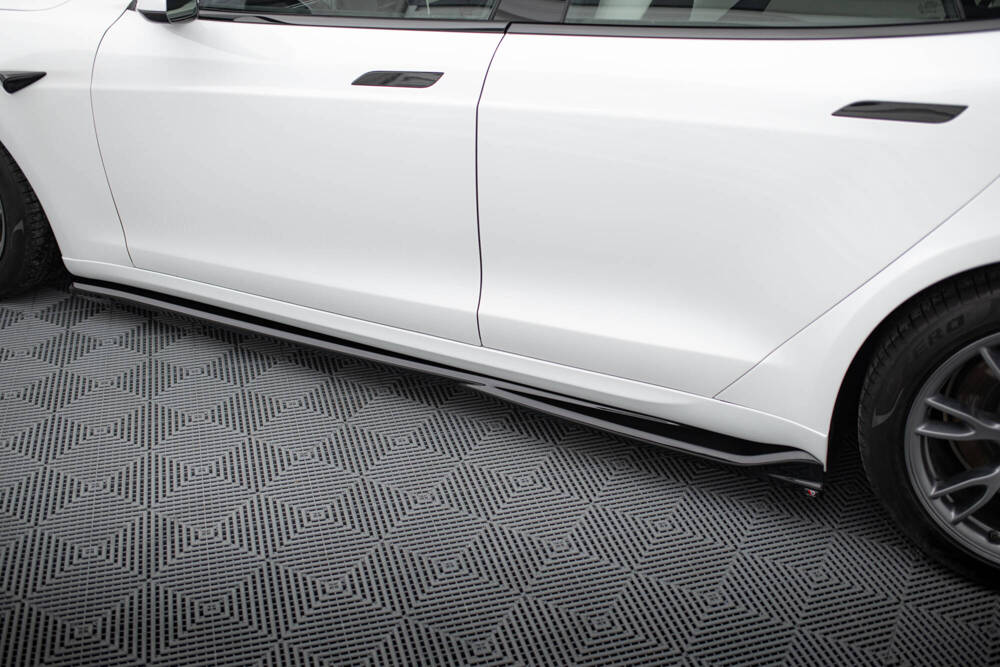 Zijskirts diffusors Tesla Model S Plaid Gloss-Black V1