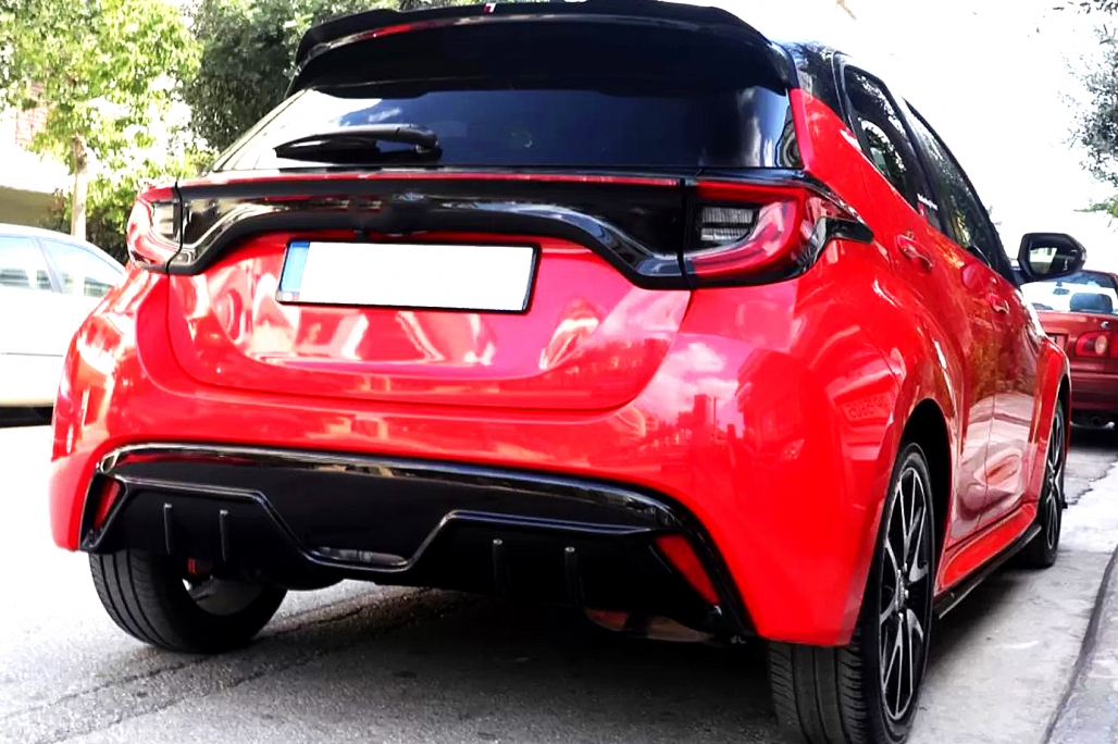 Diffuser Glans Zwart Toyota Yaris MK4 XP210