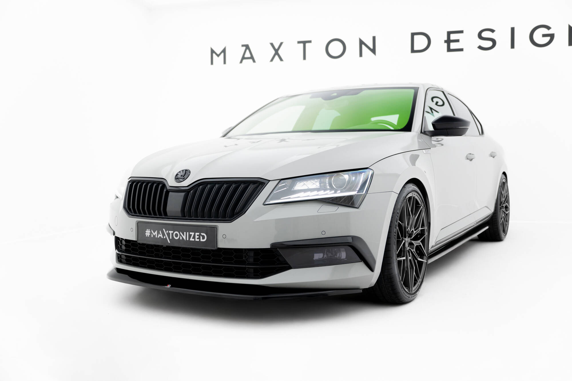Bodykit V.1 Skoda Superb Liftback MK3 Maxton Glanzend zwart