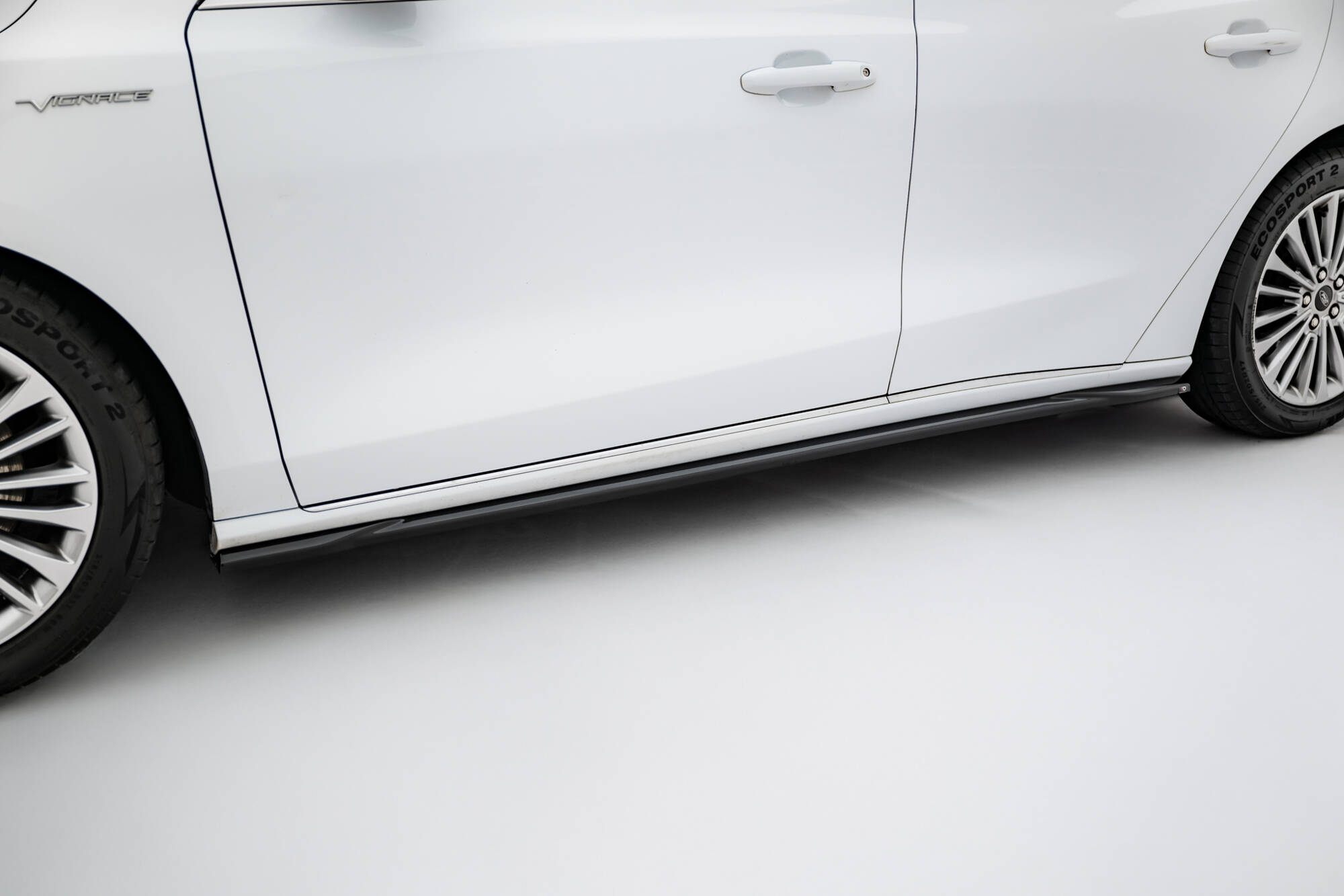 Zijskirts Ford Focus Vignale MK4 Maxton Glanzend zwart