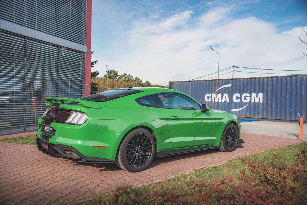 Street Pro Zijskirts met Canards V.2 Ford Mustang GT MK5 FL Maxton