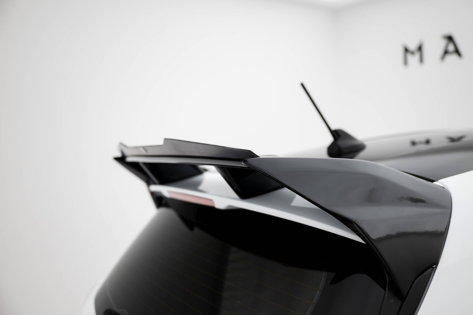 Spoiler Cap Ford Fiesta Standaard / ST / ST-Line MK8 Maxton Glanzend zwart