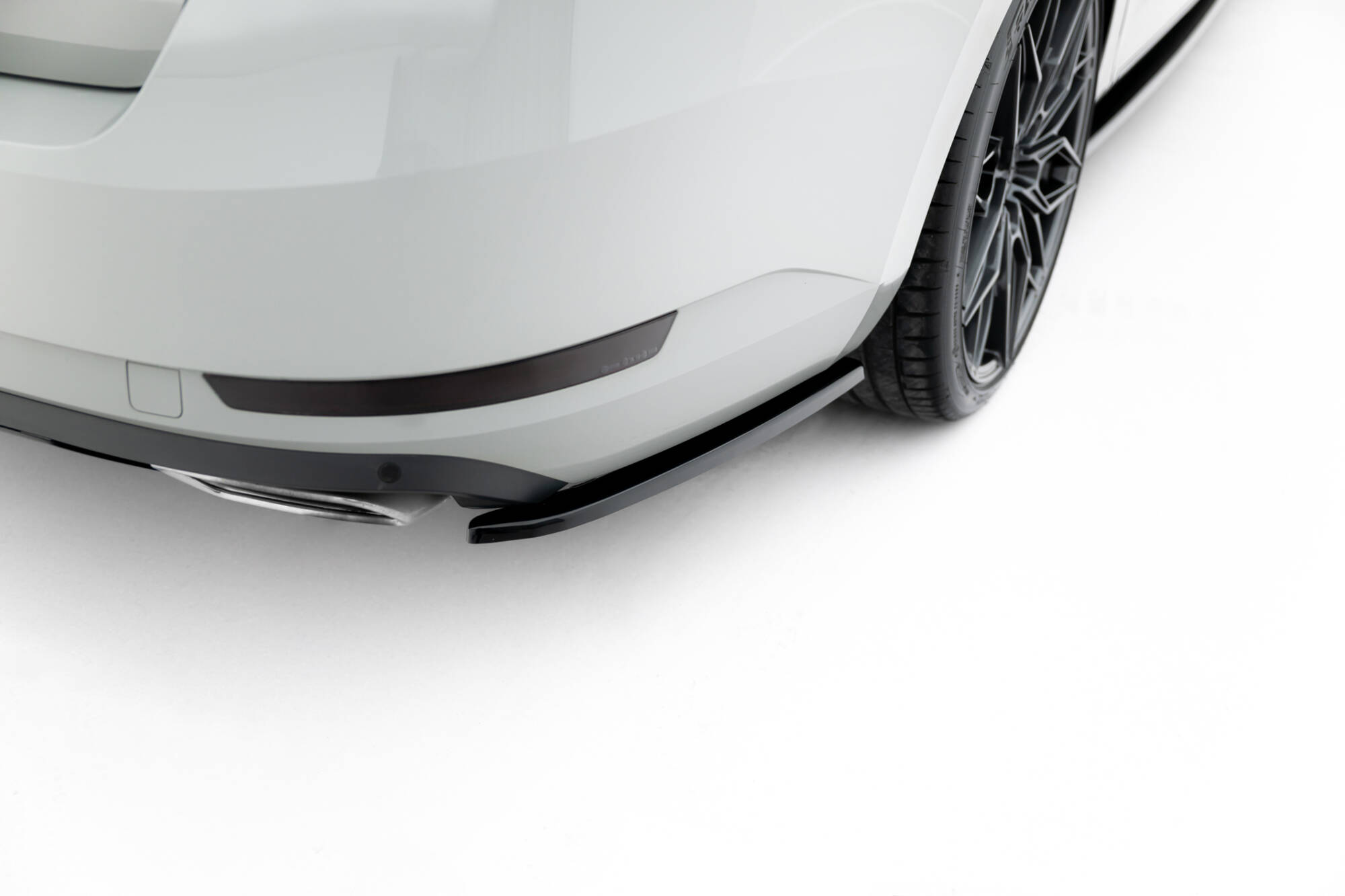 Achterzij Spoilers V.2 Skoda Superb Liftback / Combi MK3 Maxton Glanzend zwart