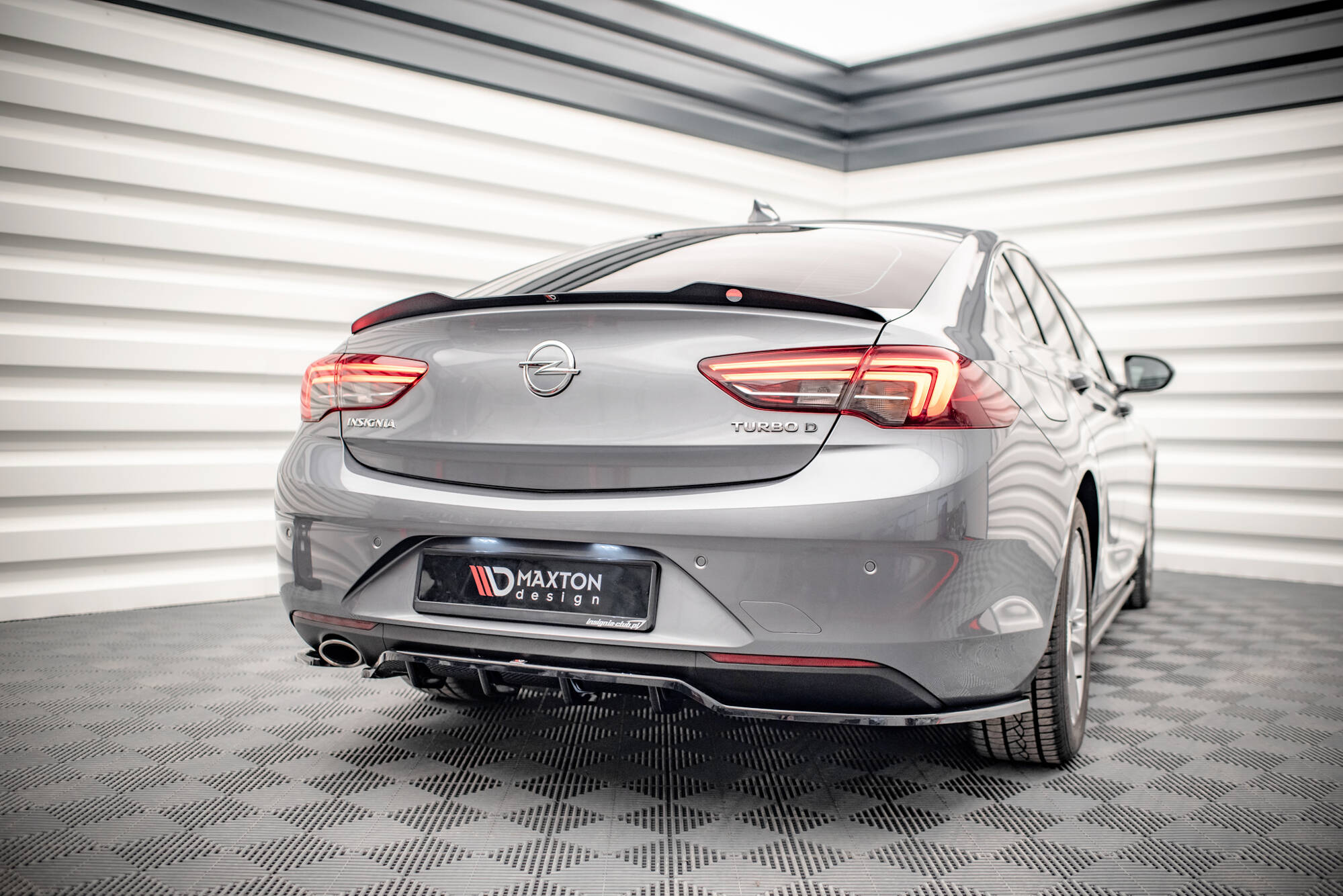 Bodykit Opel Insignia MK2 Maxton Glanzend zwart