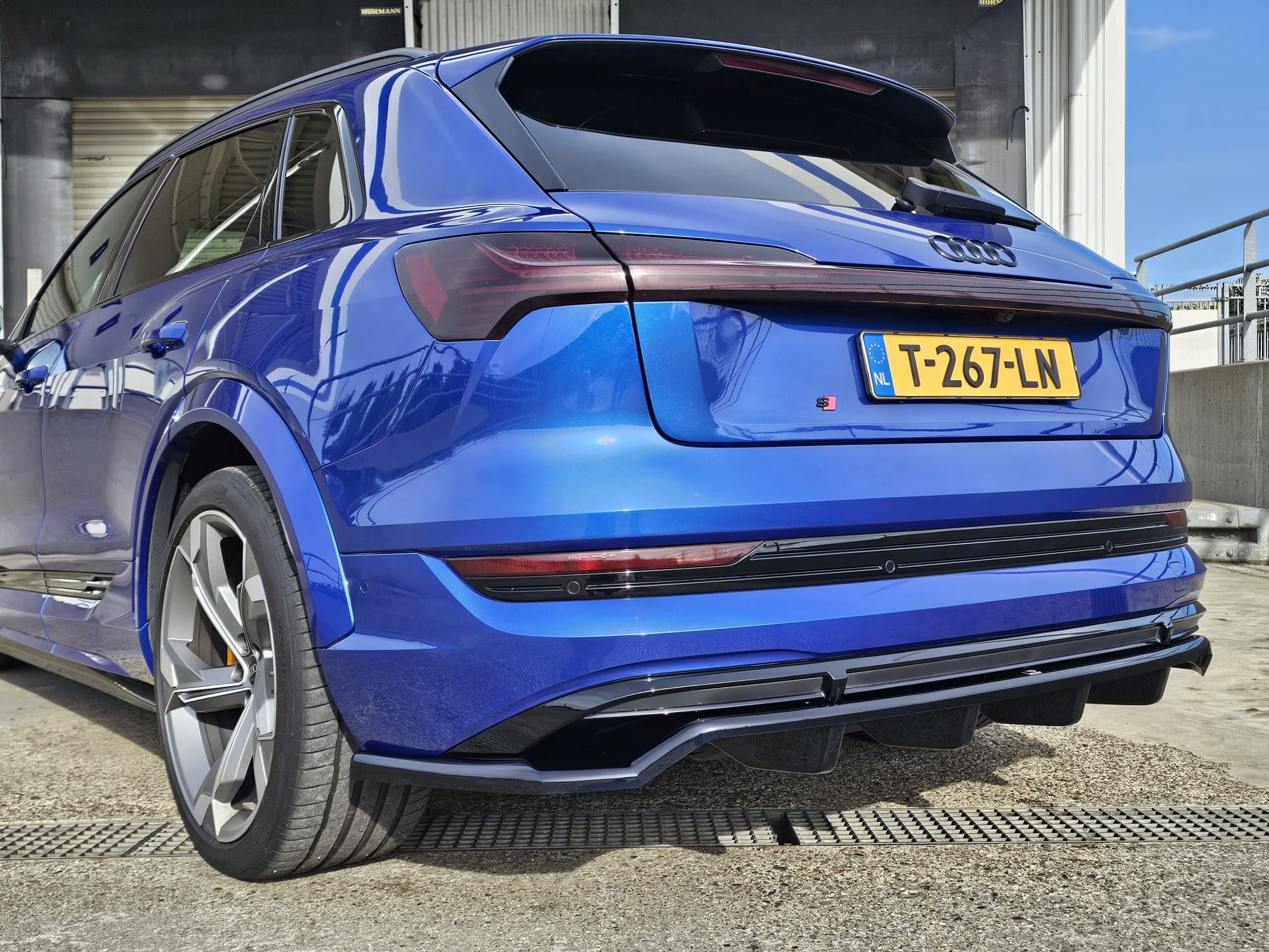 Diffusor Audi e-Tron S-Line Glans Zwart – Maxton Design (met verticale vinnen) 