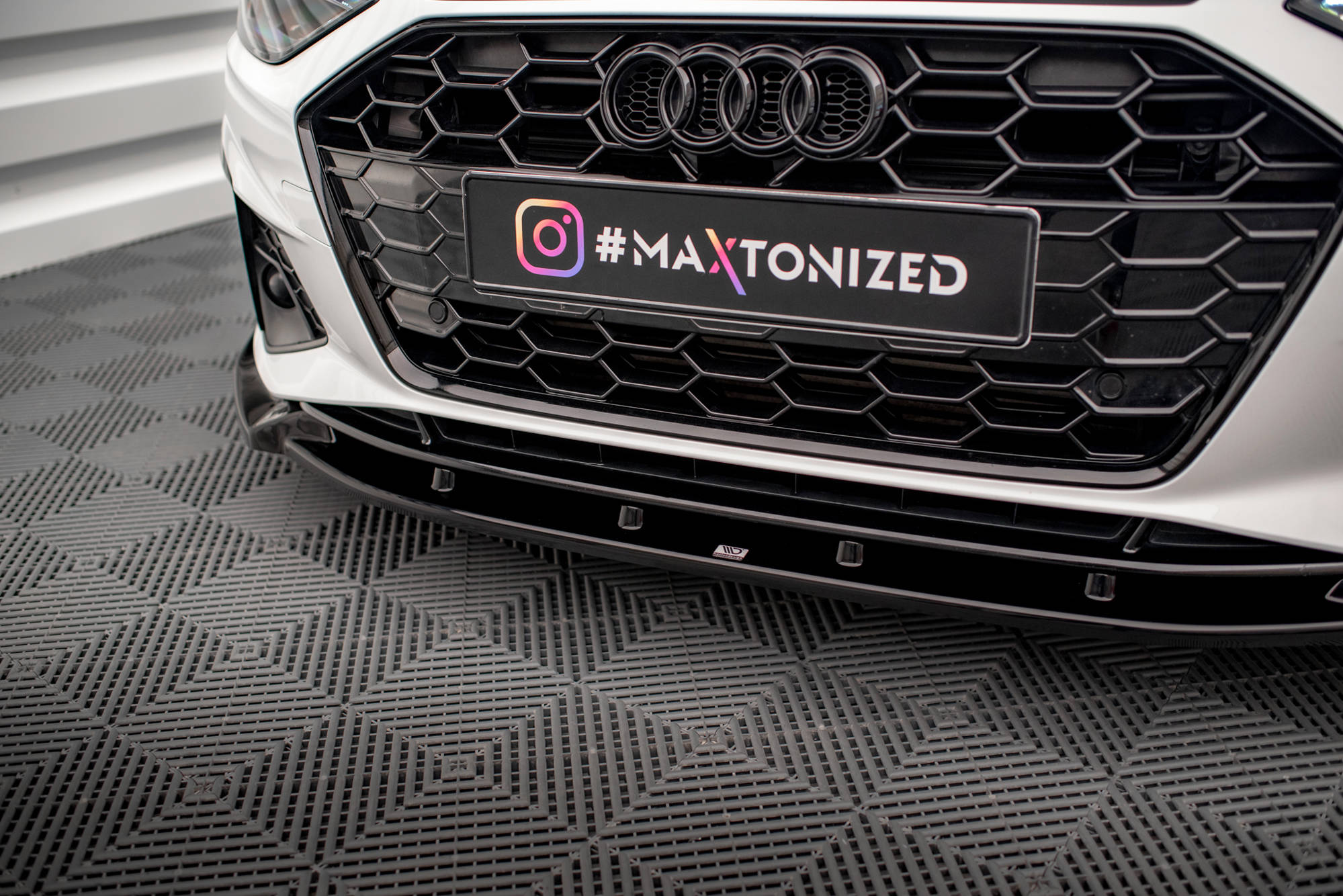 Bodykit Audi A4 S-Line B9 Facelift Maxton Glanzend zwart