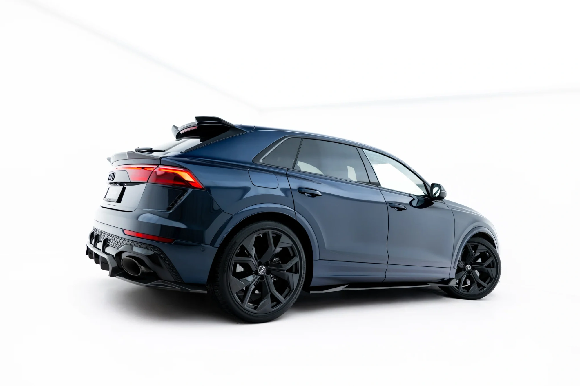 Zijskirts Audi RSQ8 Maxton Carbon