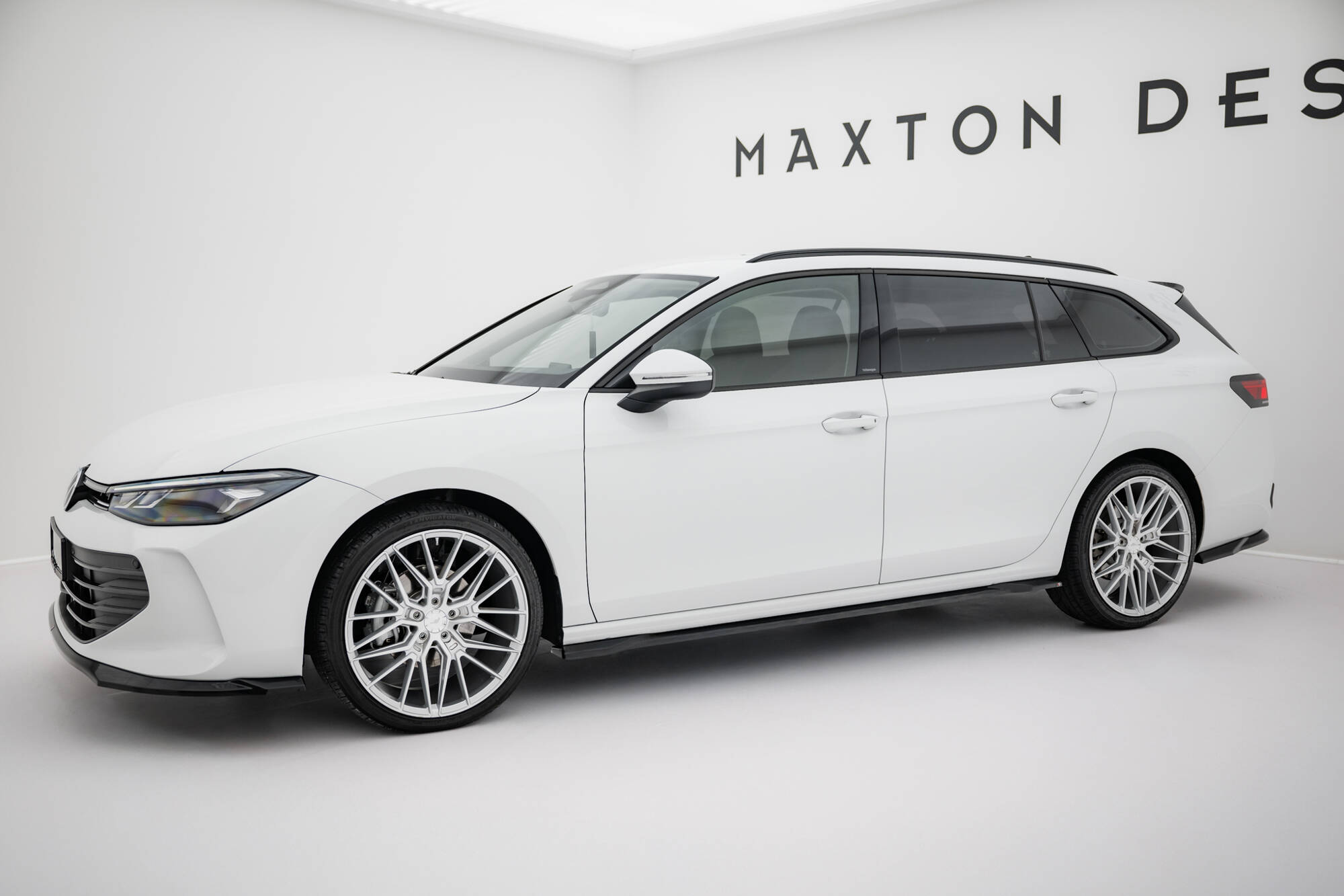 Zijskirts Volkswagen Passat B9 Maxton Glanzend zwart