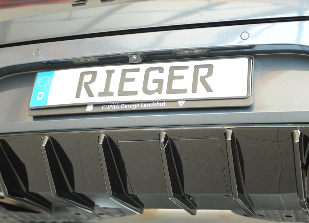 Achterdiffuser voor Cupra León (KL) met trekhaak (09.20-06.24) glans zwart